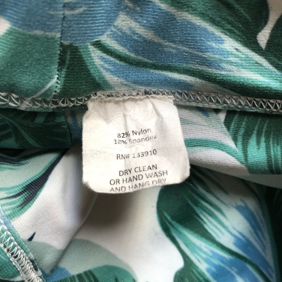 Mumu moves Arc rare pretty in palms leaf pattern keyhole sports bra. Size S - Picture 6 of 8